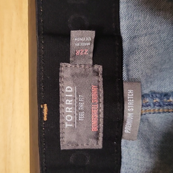 Plus size women's Torrid bombshell skinny jeans size 22r - Picture 3 of 5